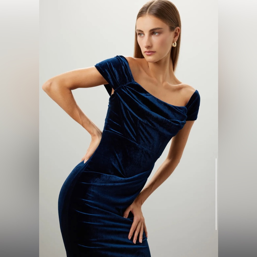 Line + Dot DuJour Gown, RTR - Picture 4 of 12